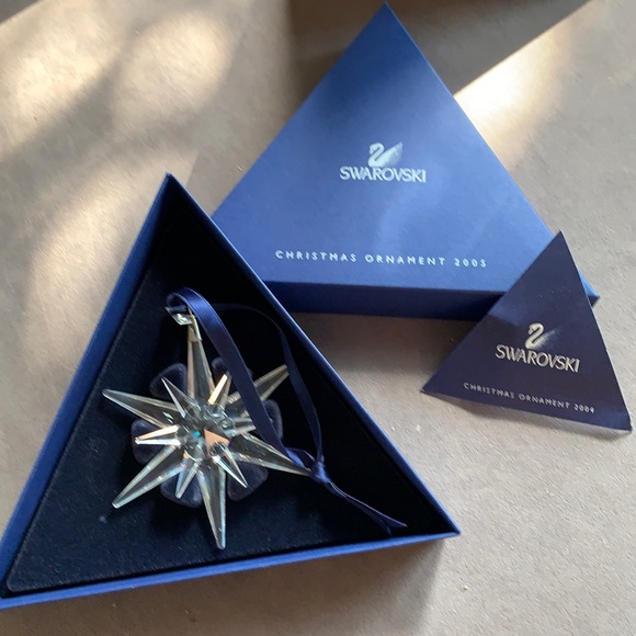 Swarovski 2005 Annual Snowflake Christmas Ornament - Picture 1 of 5